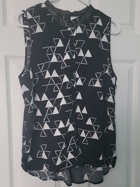 BONGO Black & White Geometric Sleeveless Camisole